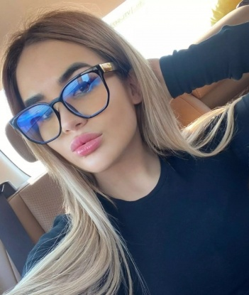 Живу в Москве и готова подарить тебе незабываемые моменты. Позволь мне провести тебя по миру наслаждения и удовольствия. Мои услуги включают классический секс, оральные ласки, массаж и откровенные фантазии. Я уверена, что мои нежные руки и страстное тело оставят тебя довольным и жаждущим большего. Посмотри мои фото - они полностью соответствуют реальности. У меня есть положительные отзывы от предыдущих клиентов, которые оценили мою сексуальность и профессионализм. Позвони мне сейчас, и я обещаю, что не пожалеешь о своем выборе. 🌹🔥💋 Верочка